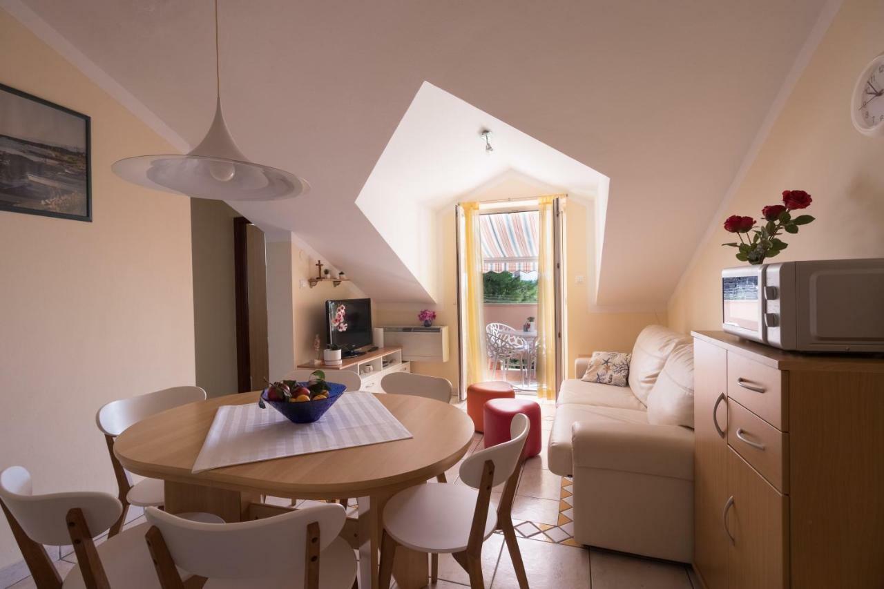 Apartman Nena Turanj Exterior photo